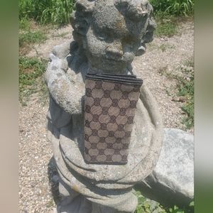 Authentic Gucci Long wallet has flaws